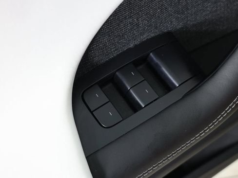 Used 2023 Tesla Model X image 22