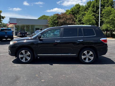 Used 2011 Toyota Highlander Limited w/ Tow Pkg AWD/4WD image 3