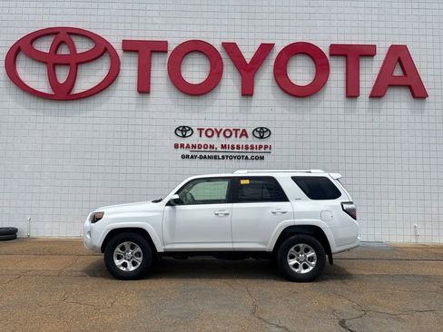 Used 2015 Toyota 4Runner SR5 RWD image 4