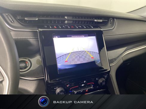 Used 2023 Jeep Grand Cherokee L Laredo image 5