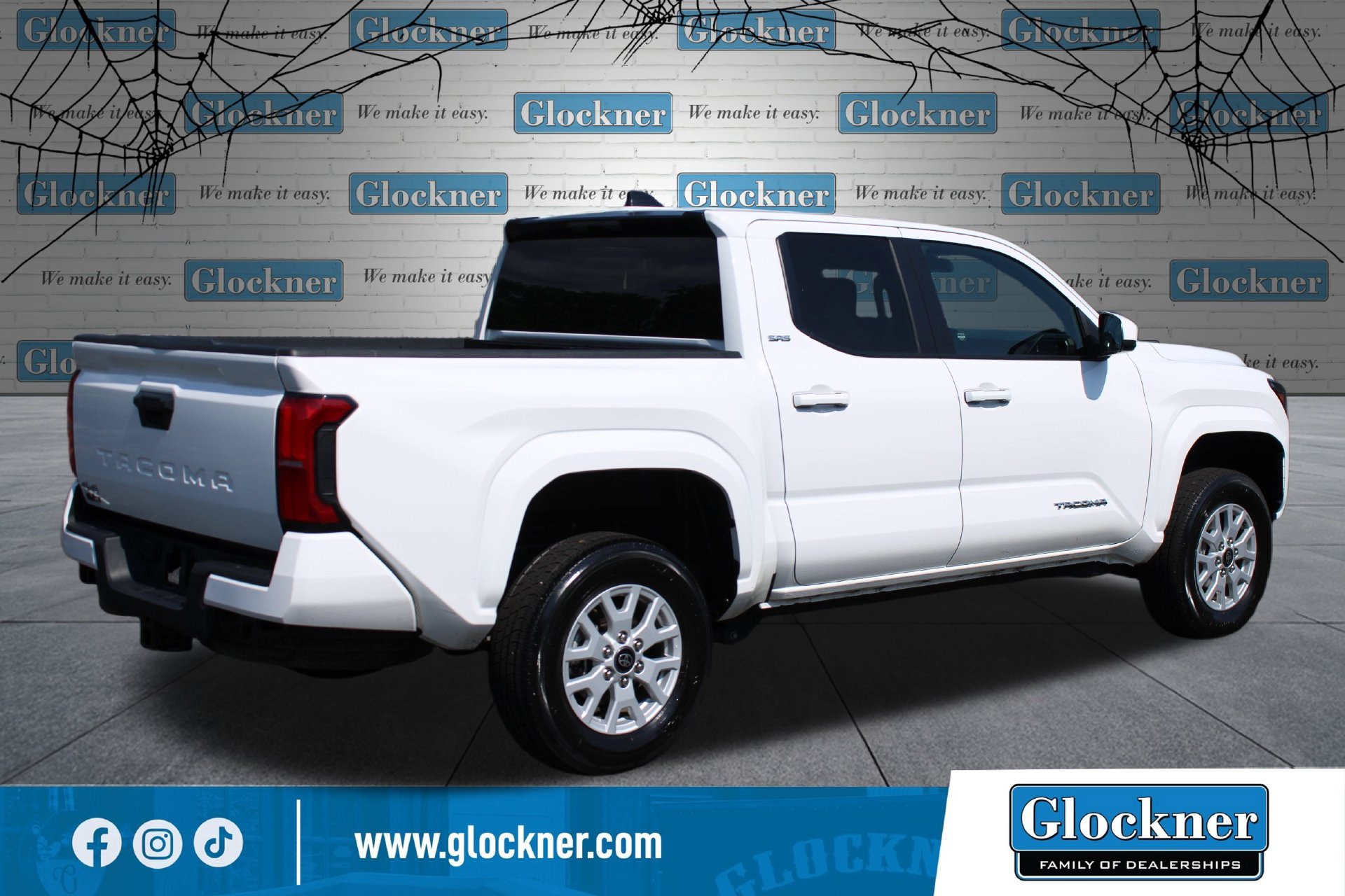 Used 2025 Toyota Tacoma SR5 AWD/4WD image 6