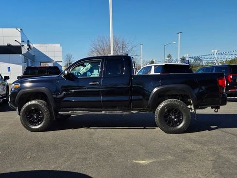 Used 2022 Toyota Tacoma SR w/ SX Package image 7