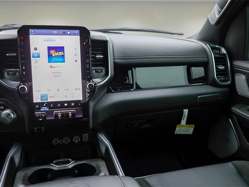 Used 2025 RAM 1500 Laramie image 11