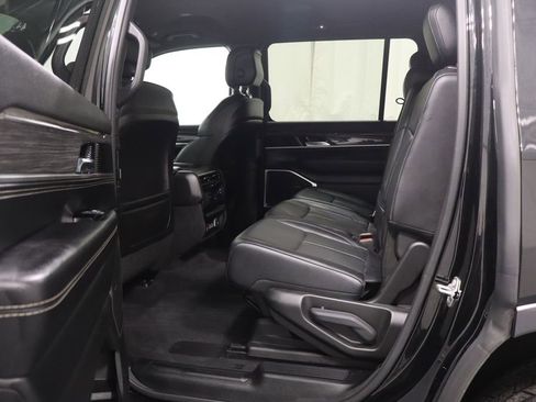 Used 2022 Jeep Wagoneer Series II AWD/4WD image 15
