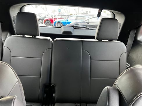 Used 2023 Chevrolet Traverse LT w/ Midnight/Sport Edition image 9