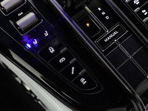 Used 2025 Aston Martin V8 Vantage Coupe image 22