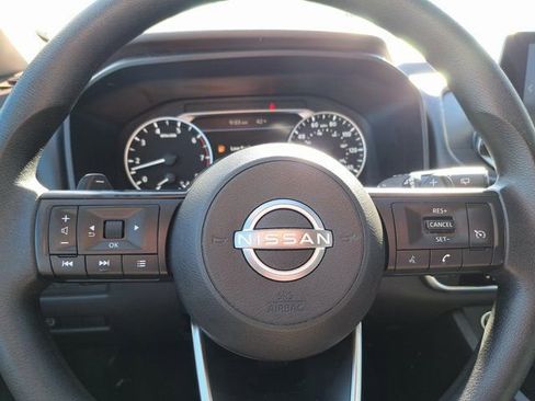 Used 2023 Nissan Rogue S image 12