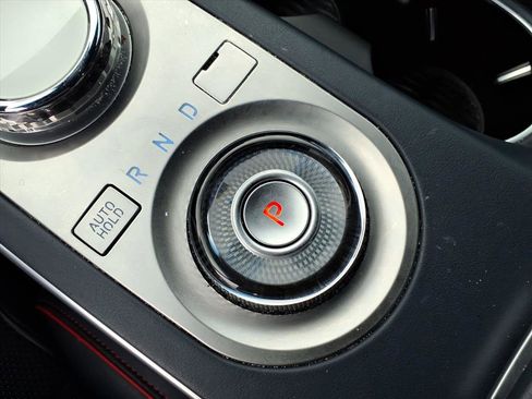 Used 2023 Genesis GV70 2.5T w/ Sport Prestige Package image 9