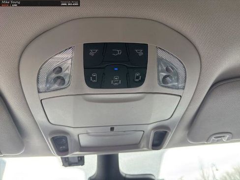 Used 2023 Chrysler Pacifica Limited FWD image 33