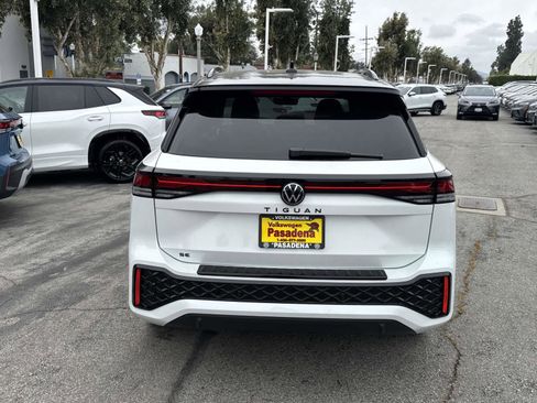 New 2026 Volkswagen Tiguan SE R-Line FWD image 4