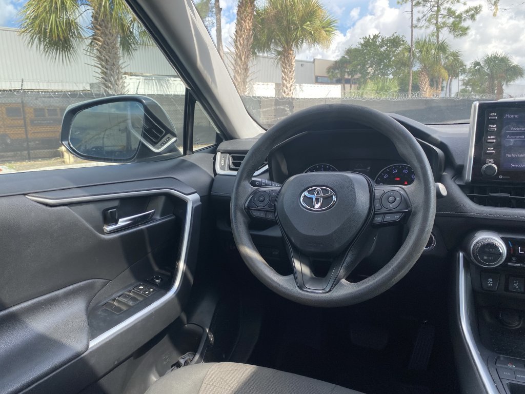 Used 2019 Toyota RAV4 XLE w/ Convenience Package FWD image 3