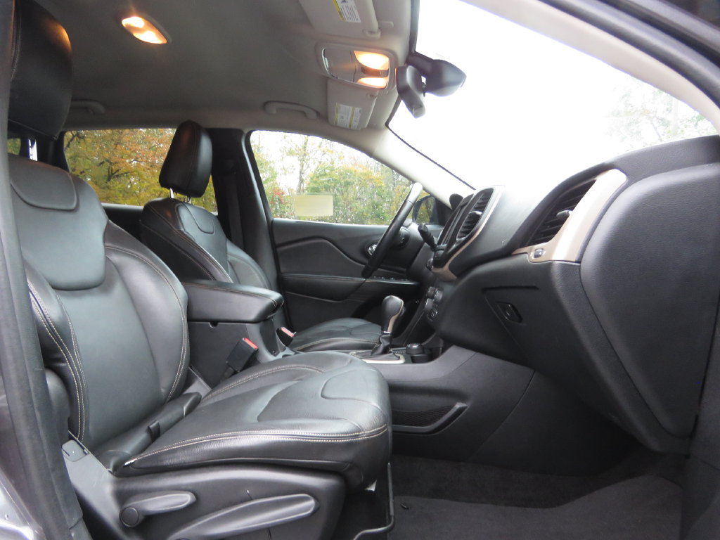 Used 2016 Jeep Cherokee Latitude AWD/4WD image 14
