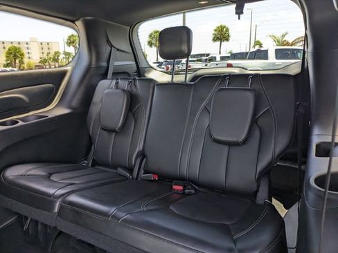 Used 2025 Chrysler Voyager LX FWD image 17