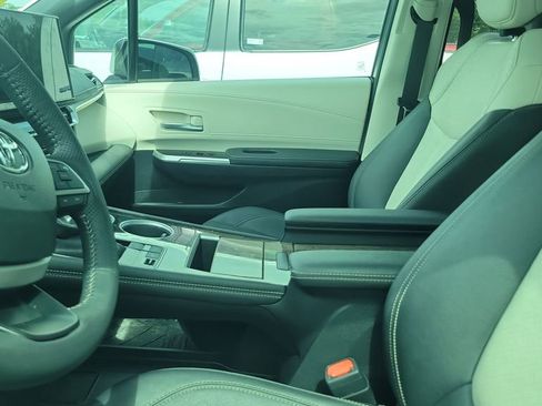 Certified 2025 Toyota Sienna Platinum AWD/4WD image 5