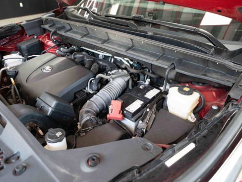 Used 2021 Toyota Highlander XLE AWD/4WD image 34