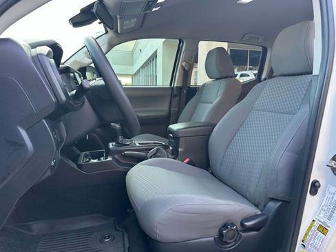 Used 2020 Toyota Tacoma SR image 13