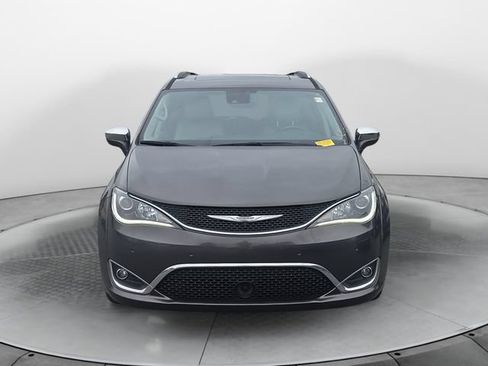 Used 2017 Chrysler Pacifica Limited w/ Advanced Safetytec Group FWD image 8