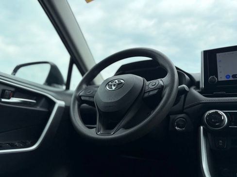 Used 2025 Toyota RAV4 XLE AWD/4WD image 38