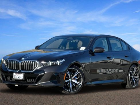 Used 2025 BMW 530i w/ M Sport Package image 1