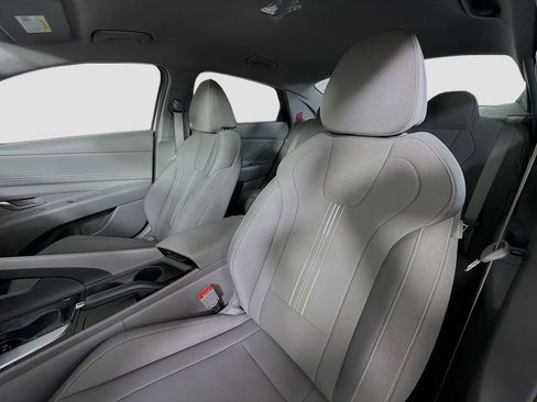 Used 2025 Hyundai Elantra Sport image 13