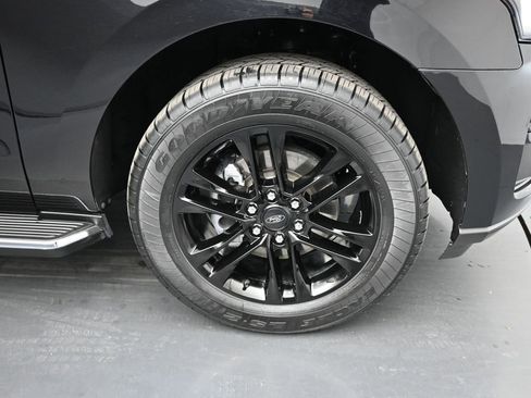 Used 2023 Ford Expedition XLT image 25