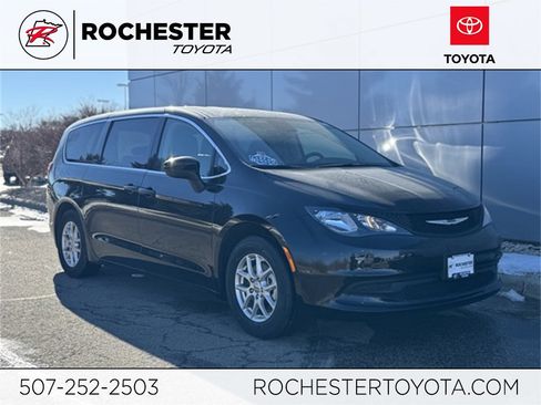 Used 2024 Chrysler Voyager LX image 1