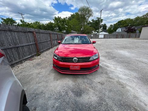 Used 2015 Volkswagen Jetta SE FWD image 3