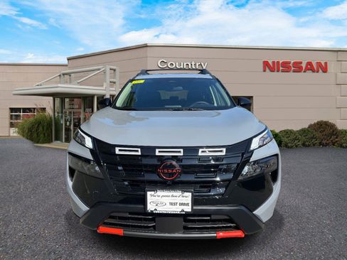Used 2026 Nissan Rogue SV image 2