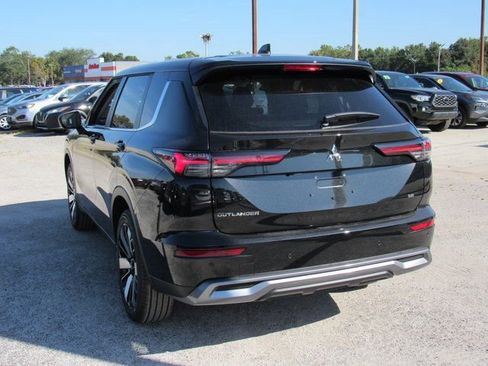 New 2025 Mitsubishi Outlander SE image 5