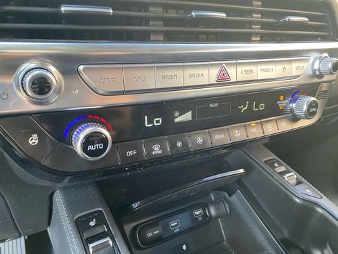 Used 2022 Kia Telluride EX w/ EX Premium Package AWD/4WD image 17