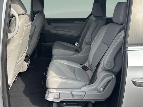 Certified 2022 Honda Odyssey Touring image 11