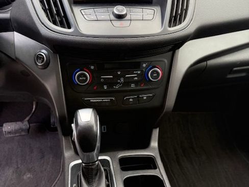 Used 2019 Ford Escape SEL image 9