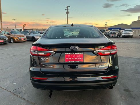 Used 2019 Ford Fusion SE image 3
