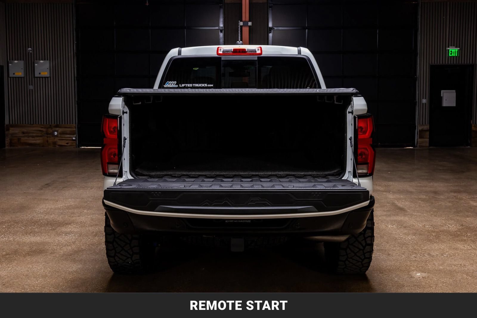 Used 2024 Chevrolet Colorado ZR2 w/ Technology Package AWD/4WD image 9