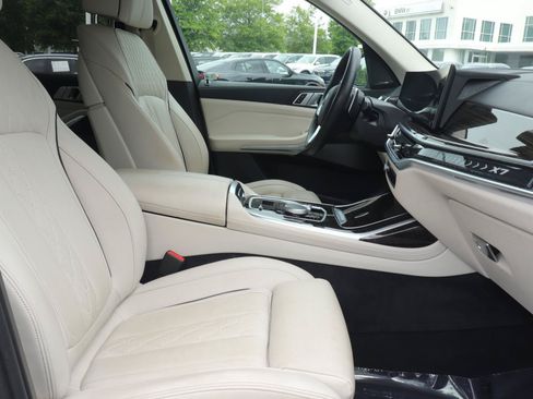 Used 2024 BMW X7 xDrive40i w/ Premium Package AWD/4WD image 22