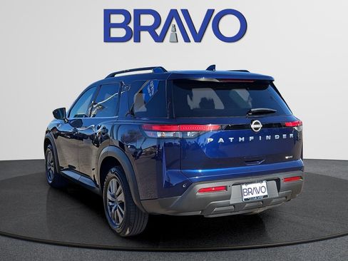 Used 2025 Nissan Pathfinder SV image 5