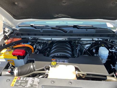 Used 2018 Chevrolet Silverado 1500 LT w/ LT Eassist Package AWD/4WD image 28