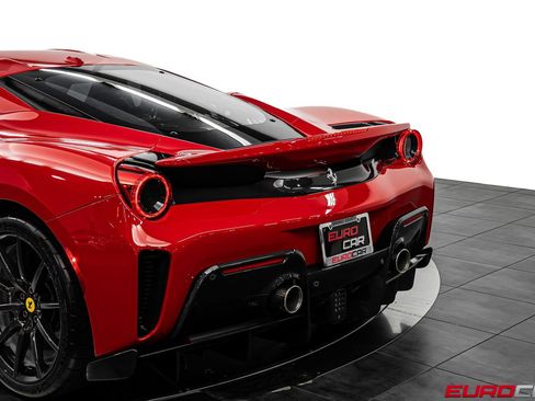Used 2019 Ferrari 488 Pista Coupe RWD image 21