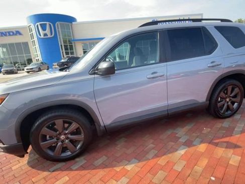 Certified 2023 Honda Pilot Sport image 6