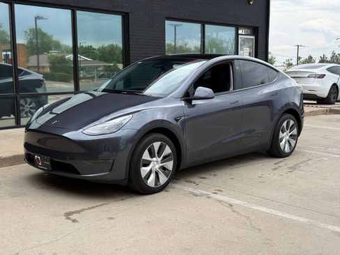 Used 2023 Tesla Model Y Long Range AWD/4WD image 18