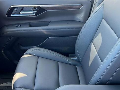 New 2026 Chevrolet Suburban LT w/ Comfort Package image 24