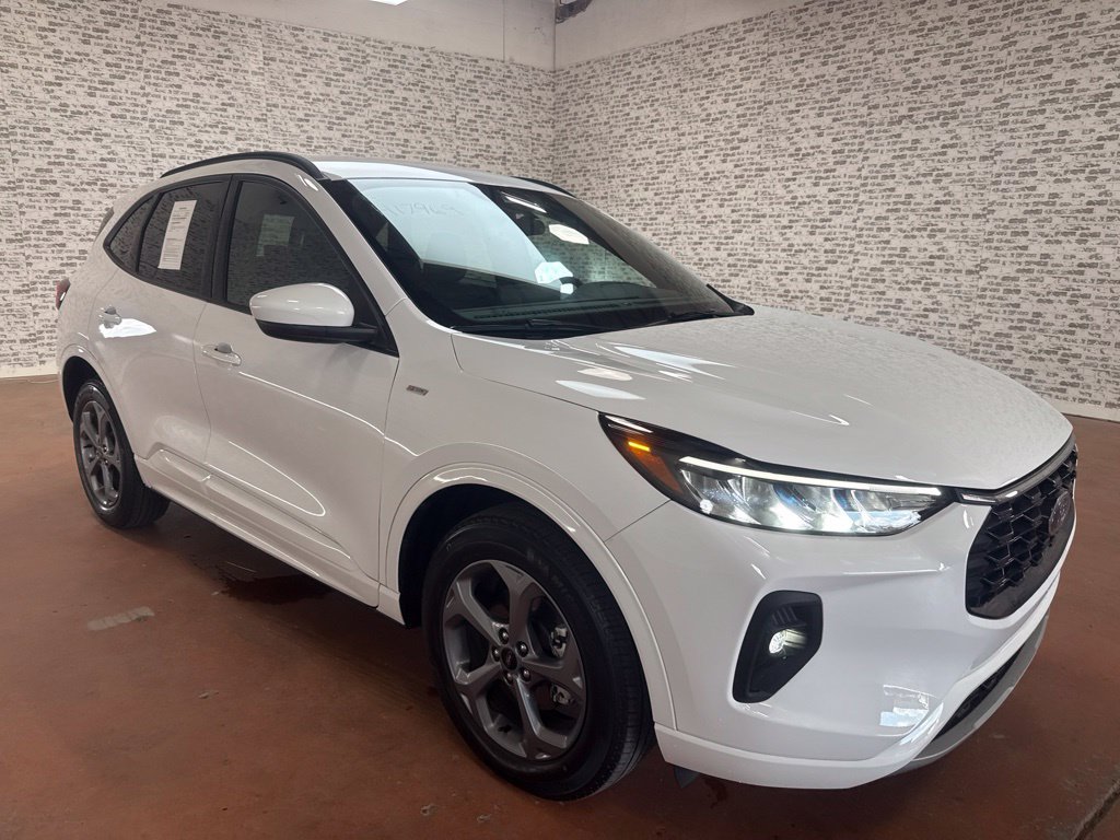 Used 2023 Ford Escape ST-Line Select w/ Tech Pack #1 AWD/4WD image 1