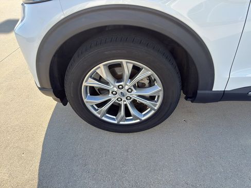 Used 2020 Ford Explorer XLT w/ Equipment Group 202A AWD/4WD image 9
