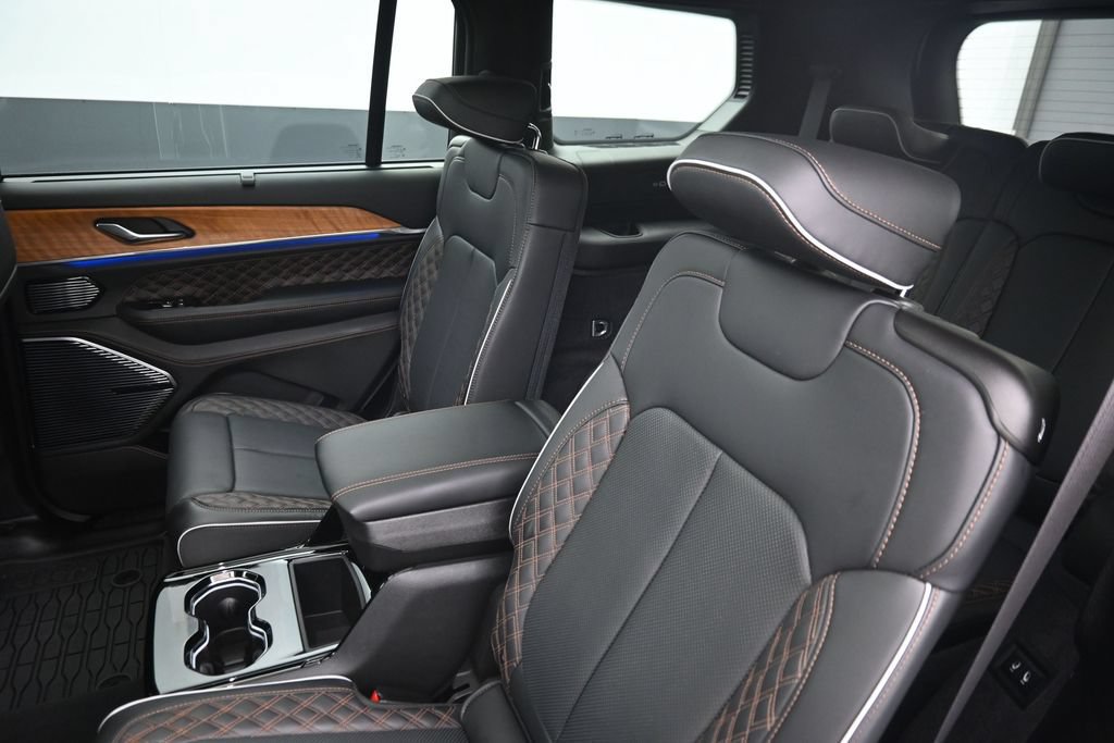 Used 2024 Jeep Grand Cherokee L Summit AWD/4WD image 30