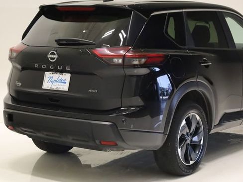Used 2025 Nissan Rogue SV AWD/4WD image 6