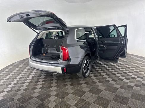 Certified 2025 Kia Telluride S FWD image 16