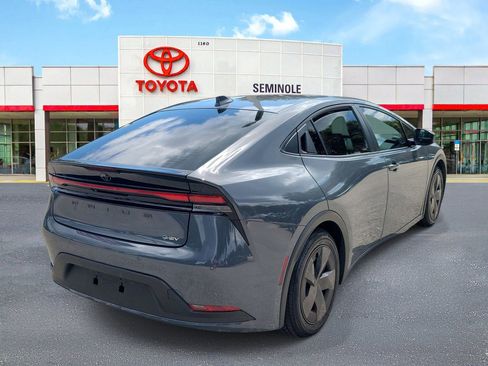 Used 2024 Toyota Prius LE FWD image 3