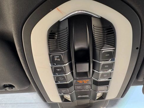 Used 2017 Porsche Cayenne Platinum Edition AWD/4WD image 29