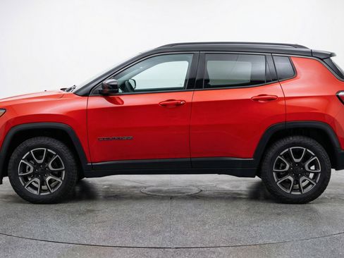 Used 2025 Jeep Compass Trailhawk AWD/4WD image 5