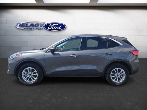 Used 2022 Ford Escape SE image 2